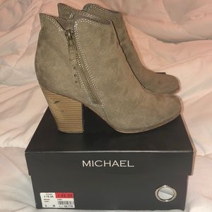 🔆 Michael Taupe Suede Booties Size 6